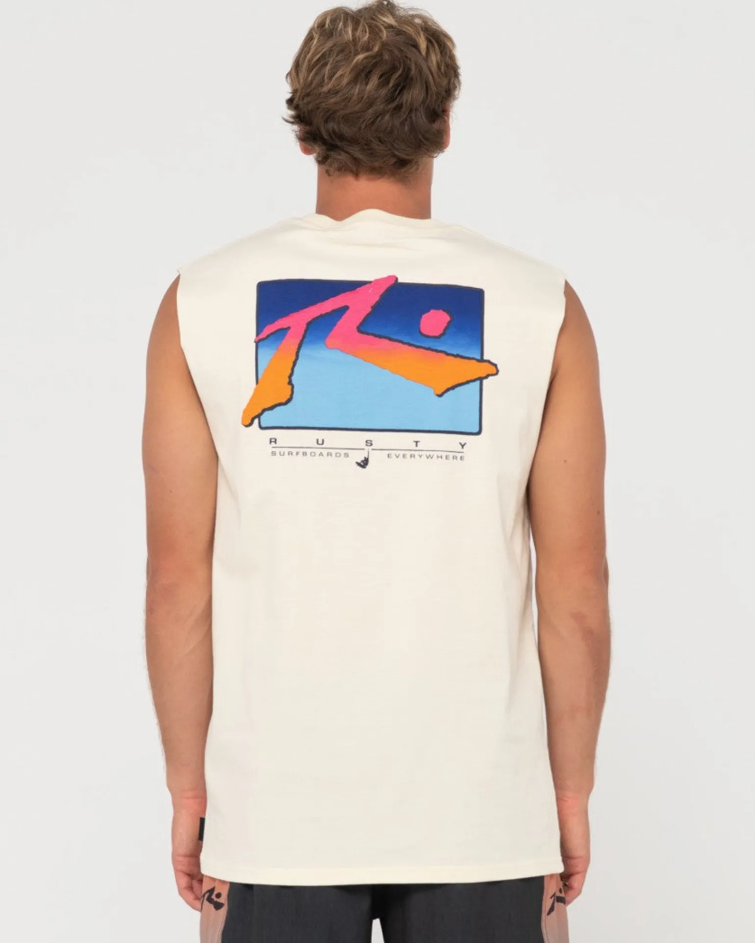 Antes De Las Multitudes, Pantalla De Television, Chicos Musculosos>Rusty Store