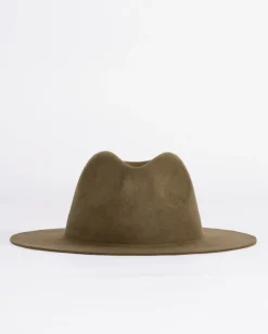 El Sombrero De Fieltro Deane><noscript><img width=