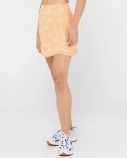 Hacia El Oeste Minifalda><noscript><img width=