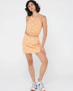 Hacia El Oeste Minifalda><noscript><img width=