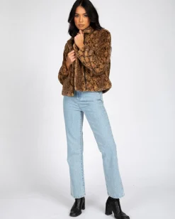 La Chaqueta De La Reina><noscript><img width=