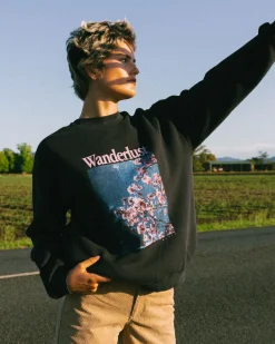 Forro Polar Extragrande Con Grafico Wanderlust>Rusty Sale